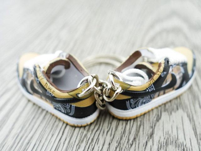 Mini sneaker keychain 3D Dunk SB low X Travis Scott HQ - Sneakers Passion