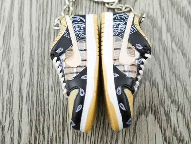 Mini sneaker keychain 3D Dunk SB low X Travis Scott HQ - Sneakers Passion