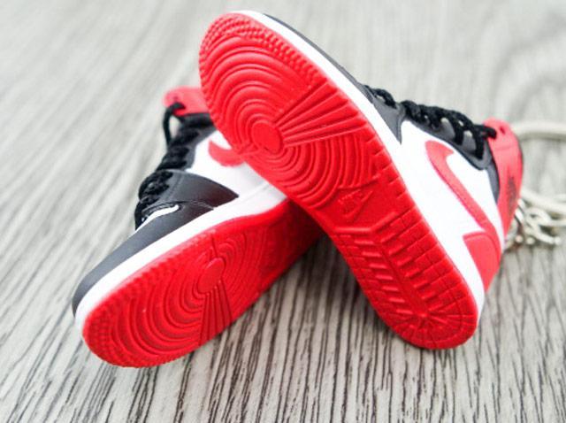 Mini sneaker keychain 3D Air Jordan 1 - Red Heel Red swoosh HQ - Sneakers Passion