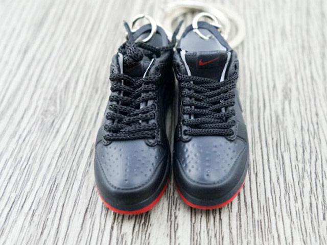 Mini sneaker keychain 3D SB Dunk Low Black Pigeon - Sneakers Passion