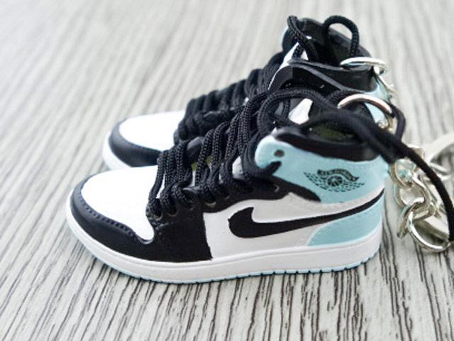 Mini sneaker keychain 3D Air Jordan 1 - Light Blue White Black - Sneakers Passion
