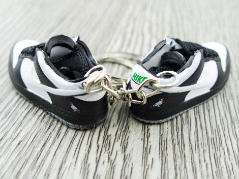 Mini sneaker keychain 3D SB Dunk Low STAPLE Panda Pigeon - Sneakers Passion