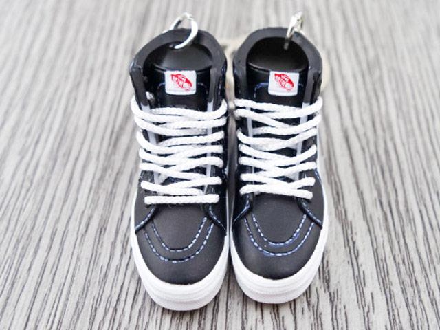 Mini 3D sneaker keychains VANS Skate HI Black and White OG - Sneakers Passion