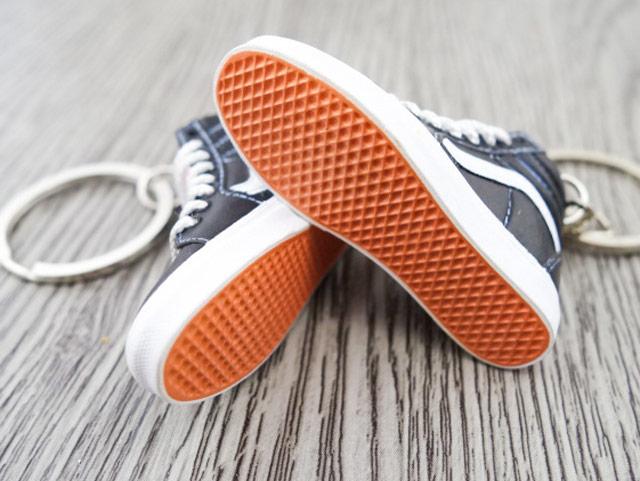 Mini 3D sneaker keychains VANS Skate HI Black and White OG - Sneakers Passion