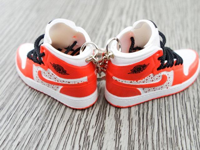 Mini sneaker keychain 3D Air Jordan 1 x SUP - Orange HQ - Sneakers Passion
