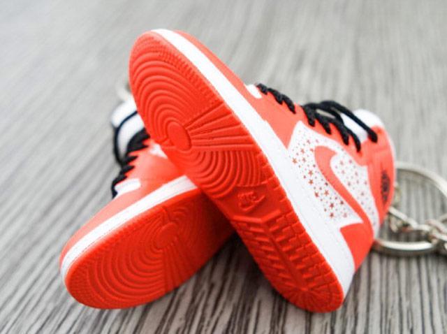 Mini sneaker keychain 3D Air Jordan 1 x SUP - Orange HQ - Sneakers Passion
