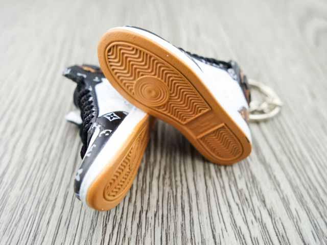 Mini sneaker keychain 3D LV - Brown/White/Black - Sneakers Passion