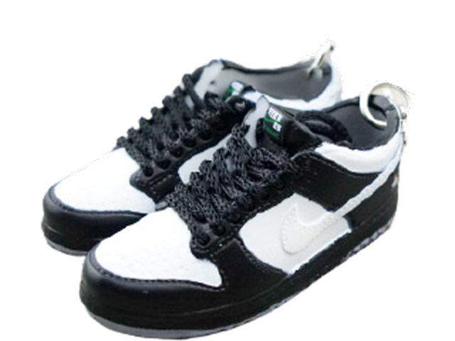 Mini sneaker keychain 3D SB Dunk Low STAPLE Panda Pigeon - Sneakers Passion