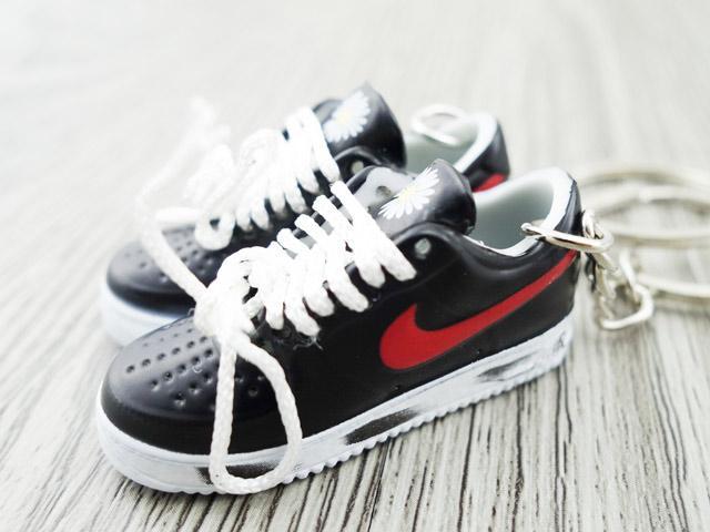 mini 3D sneaker keychains Air Force 1 x G-Dragon Black black and red - Sneakers Passion