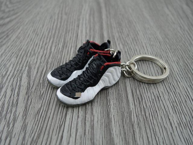 mini sneaker keychains Foam (10 colorways) 5 cm - Sneakers Passion