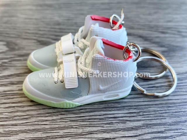 Mini Sneaker Keychains NIKE Yeezy White Green - Sneakers Passion