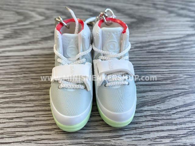 Mini Sneaker Keychains NIKE Yeezy White Green - Sneakers Passion