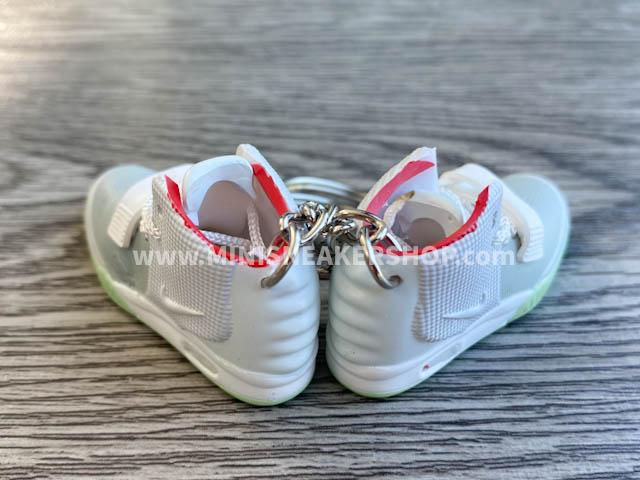Mini Sneaker Keychains NIKE Yeezy White Green - Sneakers Passion