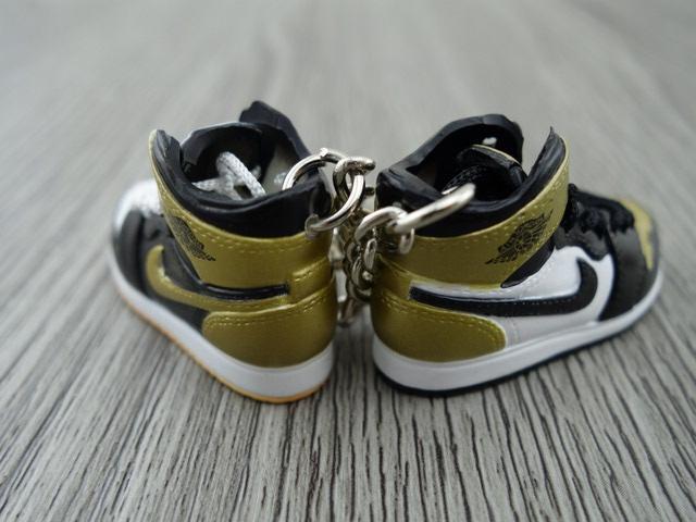 Mini sneaker keychain 3D Air Jordan 1 - Top 3 Black Gold - Sneakers Passion