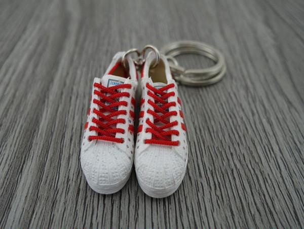 mini 3D sneaker keychains Superstar London - Sneakers Passion