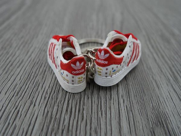 mini 3D sneaker keychains Superstar London - Sneakers Passion