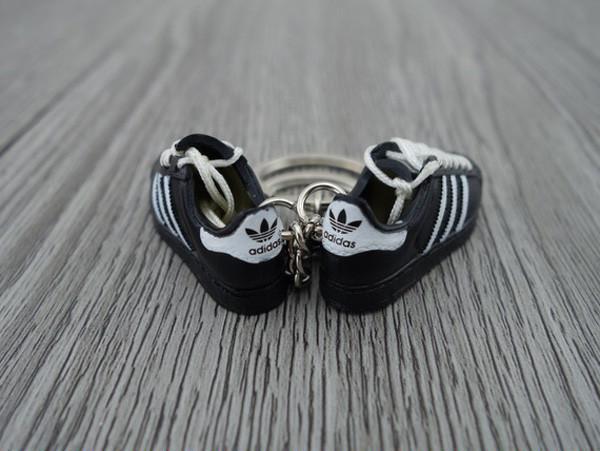 mini 3D sneaker keychains Superstar Black and White - Sneakers Passion