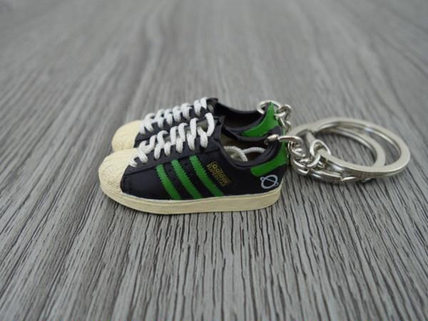 mini 3D sneaker keychains Superstar Black Green - Sneakers Passion