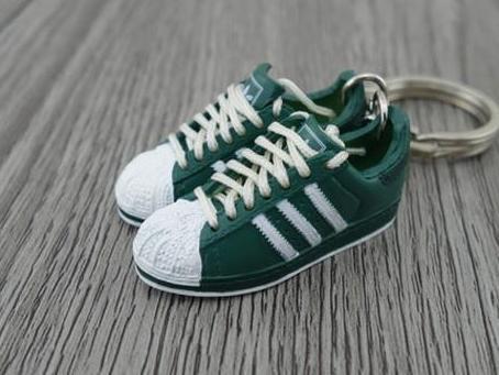 mini 3D sneaker keychains Superstar Green White - Sneakers Passion