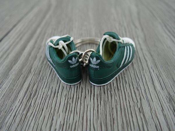 mini 3D sneaker keychains Superstar Green White - Sneakers Passion