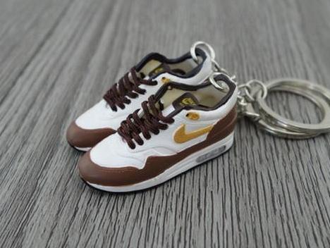 mini 3D sneaker keychains Air Max 1 - Brown White - Sneakers Passion