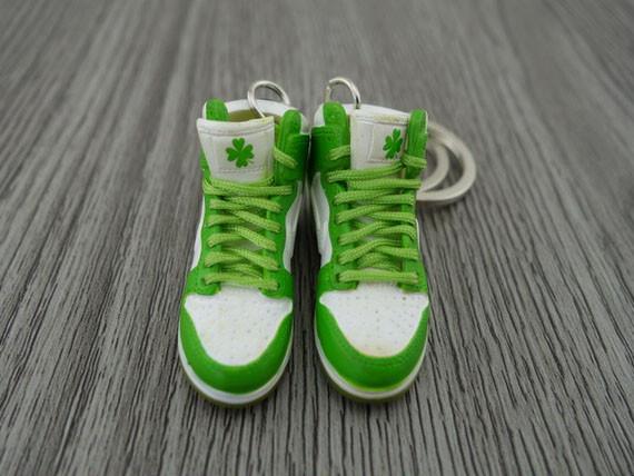 Mini sneaker keychain 3D Dunk - Irish Pride - Sneakers Passion