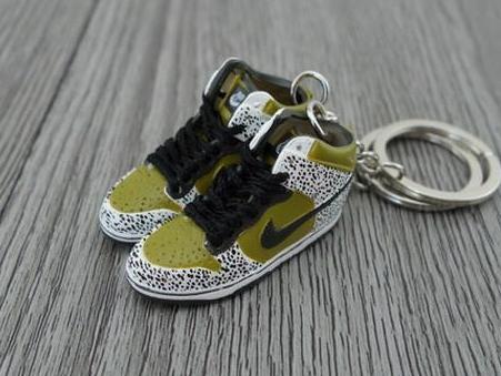 Mini sneaker keychain 3D Dunk - Olive prints - Sneakers Passion