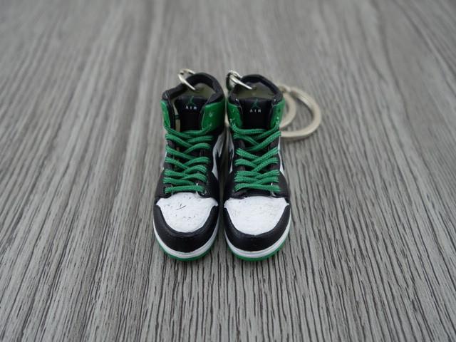 Mini sneaker keychain 3D Air Jordan 1 - Black White Green - Sneakers Passion