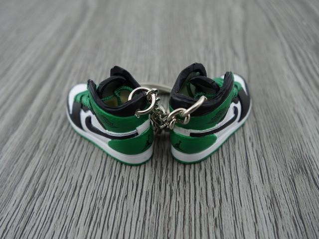 Mini sneaker keychain 3D Air Jordan 1 - Black White Green - Sneakers Passion