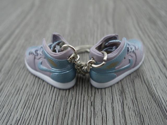 Mini sneaker keychain 3D Air Jordan 1 - Soft Blue/Aluminium HQ - Sneakers Passion