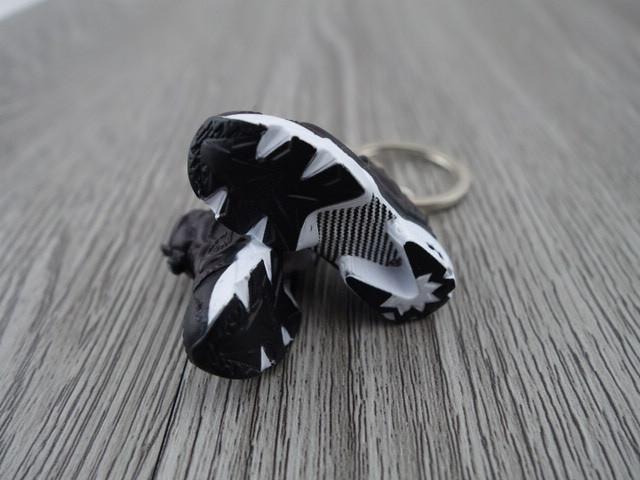 Mini 3D sneaker keychains Fury Black White - Sneakers Passion