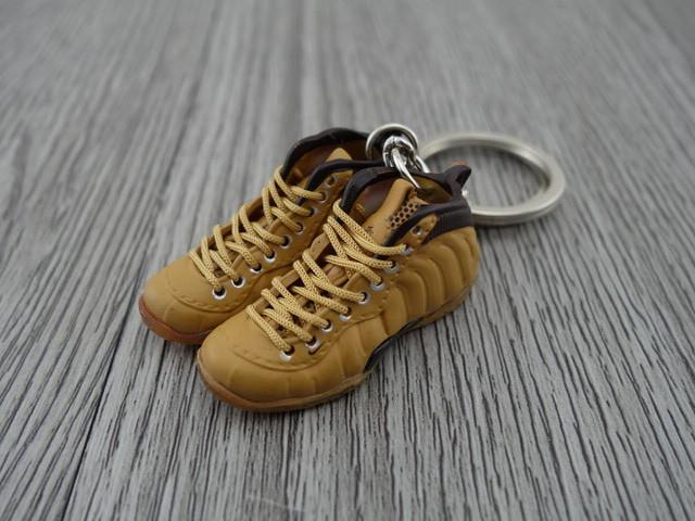 mini sneaker keychains Foam (10 colorways) 5 cm - Sneakers Passion