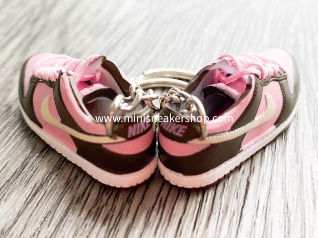 Mini sneaker keychain 3D Dunk SB low x STUSSY - Brown Pink - Sneakers Passion