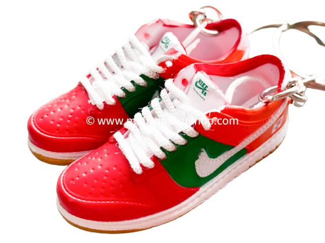 Mini sneaker keychain 3D Dunk SB low 7/11 - Sneakers Passion