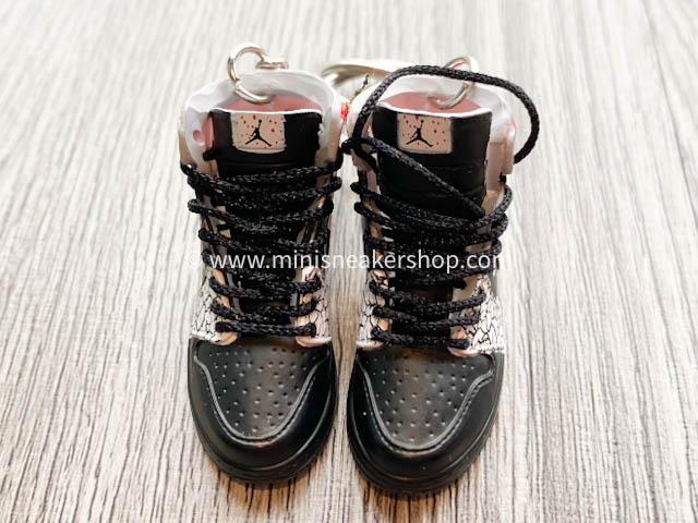 Mini sneaker keychain 3D Air Jordan 1 - Black White Red - Sneakers Passion