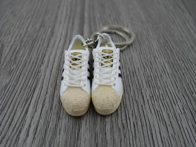 mini 3D sneaker keychains Superstar OG Black White - Sneakers Passion