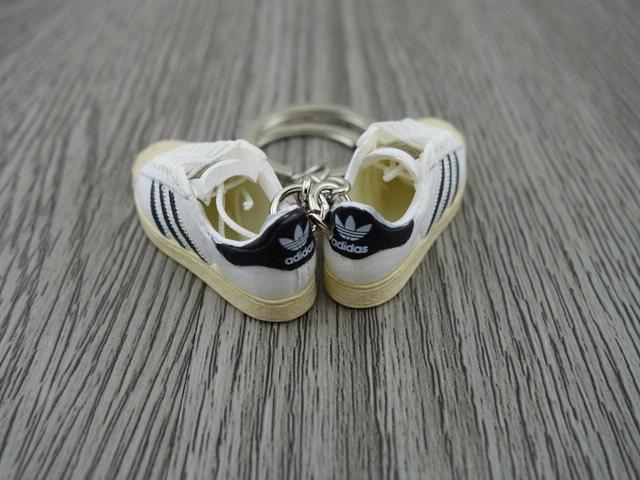 mini 3D sneaker keychains Superstar OG Black White - Sneakers Passion