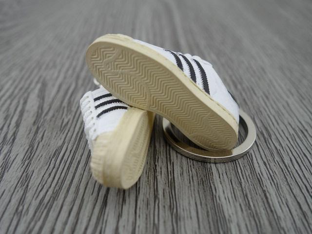mini 3D sneaker keychains Superstar OG Black White - Sneakers Passion