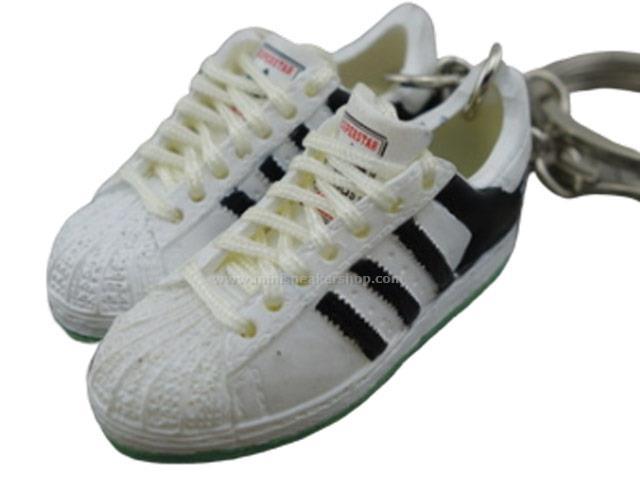 mini 3D sneaker keychains Superstar OG Black White Green - Sneakers Passion