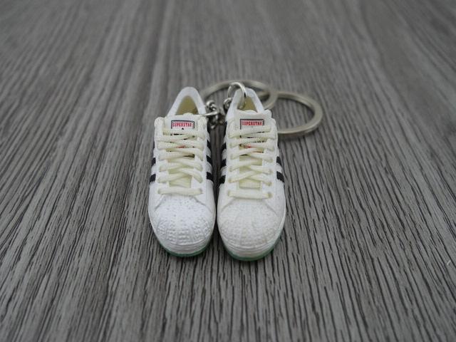 mini 3D sneaker keychains Superstar OG Black White Green - Sneakers Passion