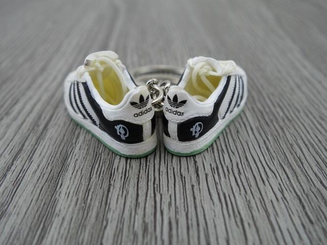 mini 3D sneaker keychains Superstar OG Black White Green - Sneakers Passion