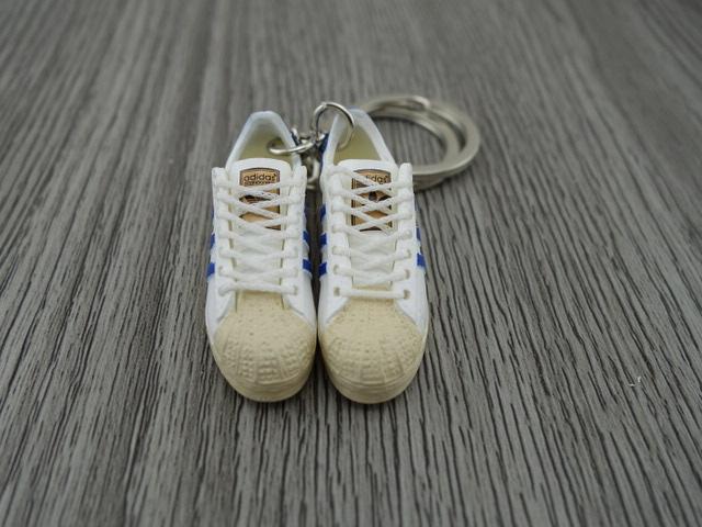 mini 3D sneaker keychains Superstar OG White/Blue - Sneakers Passion