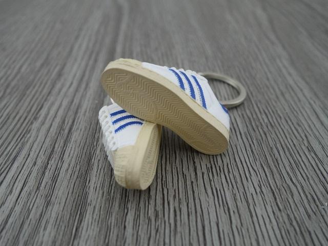 mini 3D sneaker keychains Superstar OG White/Blue - Sneakers Passion