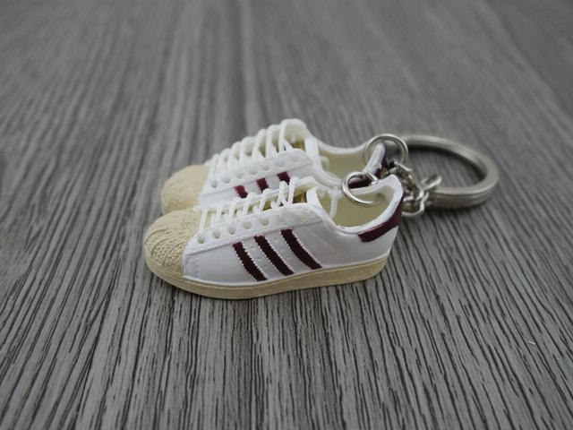 mini 3D sneaker keychains Superstar OG White Burgandy - Sneakers Passion