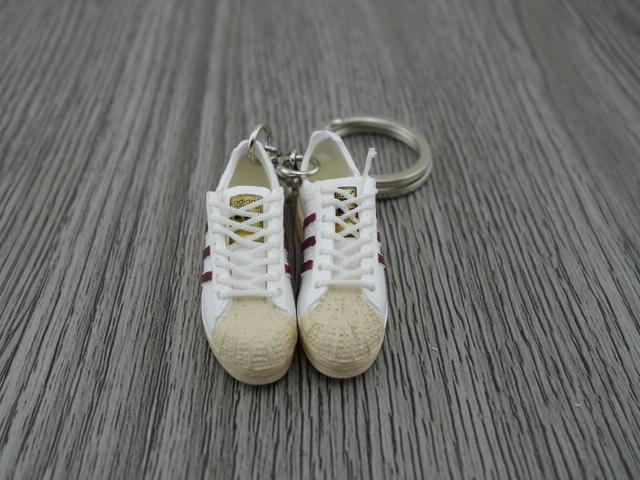 mini 3D sneaker keychains Superstar OG White Burgandy - Sneakers Passion