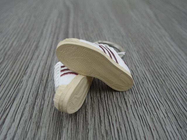 mini 3D sneaker keychains Superstar OG White Burgandy - Sneakers Passion