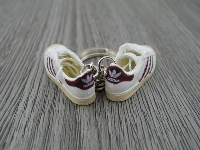 mini 3D sneaker keychains Superstar OG White Burgandy - Sneakers Passion