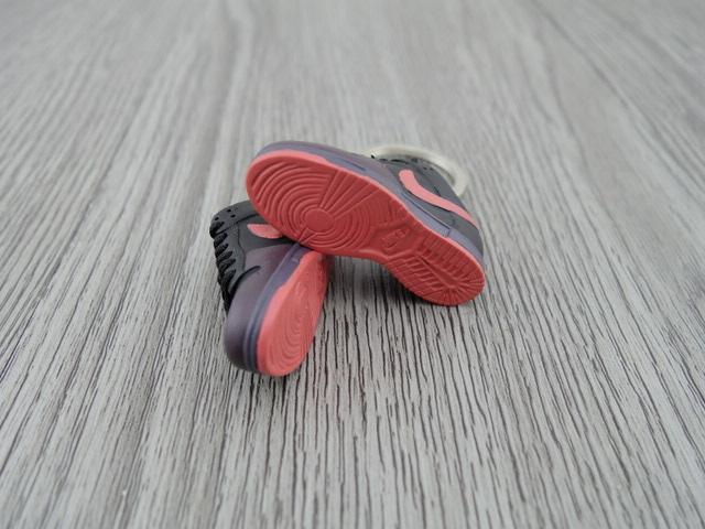 Mini sneaker keychain 3D Dunk lo - Black and Pink - Sneakers Passion