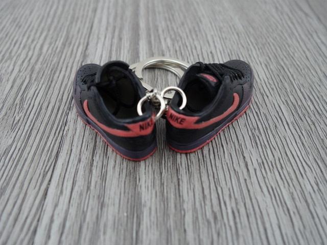 Mini sneaker keychain 3D Dunk lo - Black and Pink - Sneakers Passion