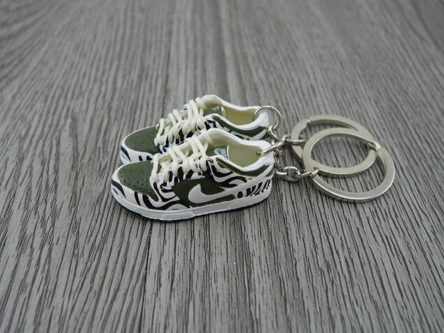 Mini sneaker keychain 3D Dunk lo - Zebra Olive - Sneakers Passion